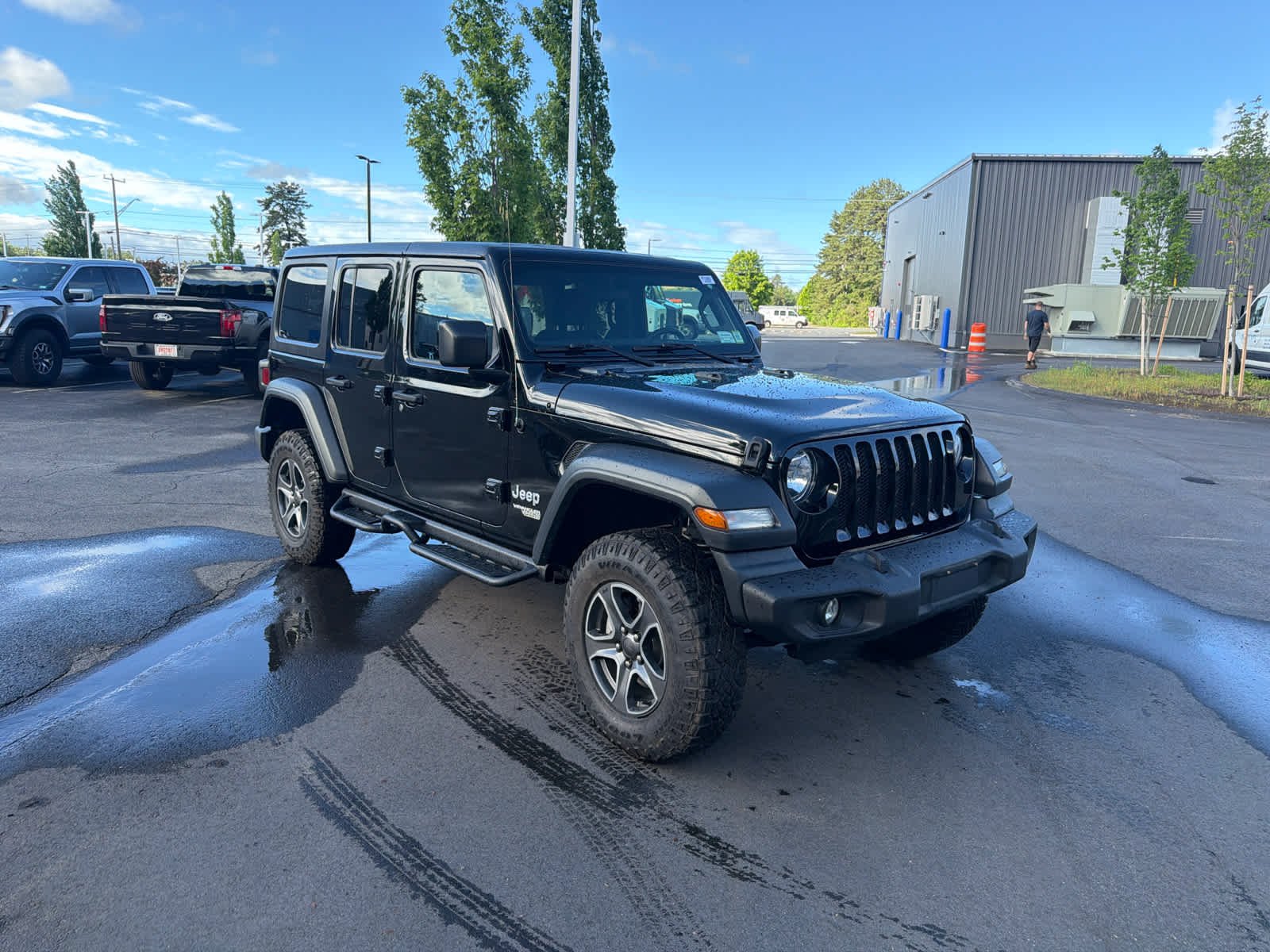 Used 2018 Black Clearcoat Jeep Sport S image 3