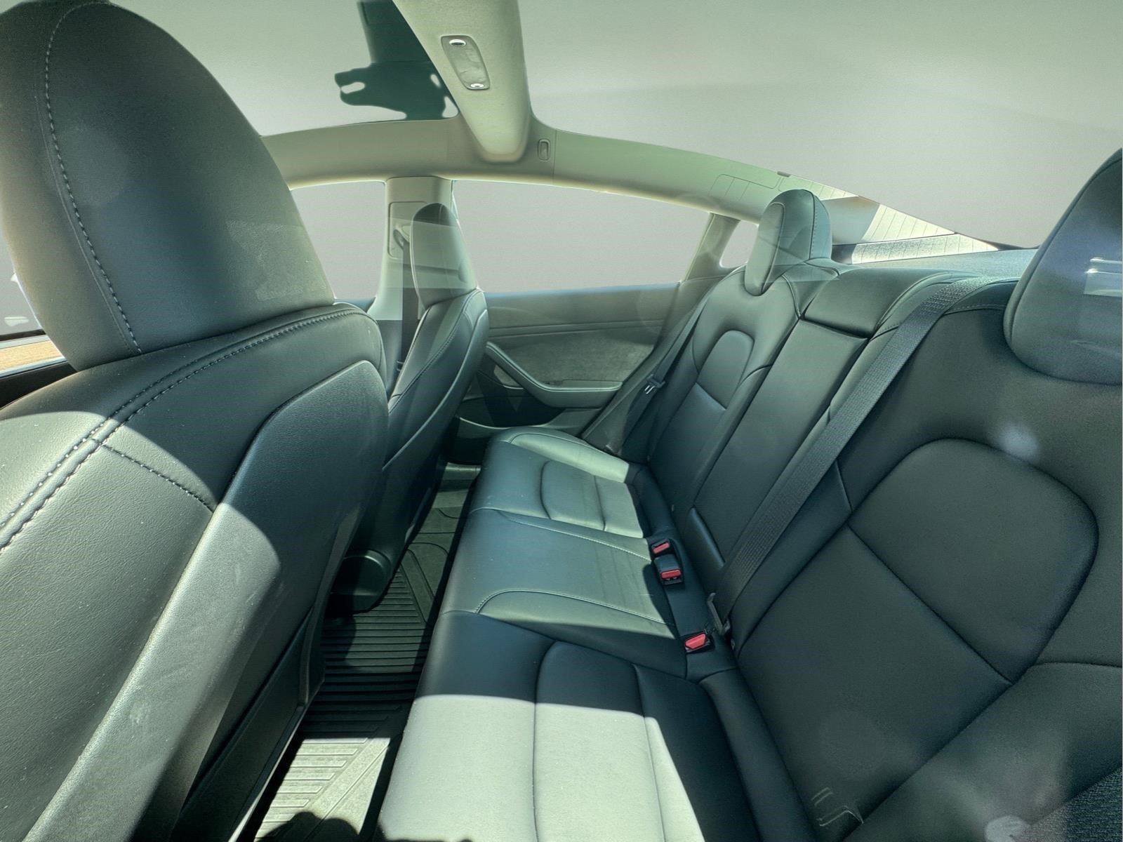 Used 2023  Tesla  image 7