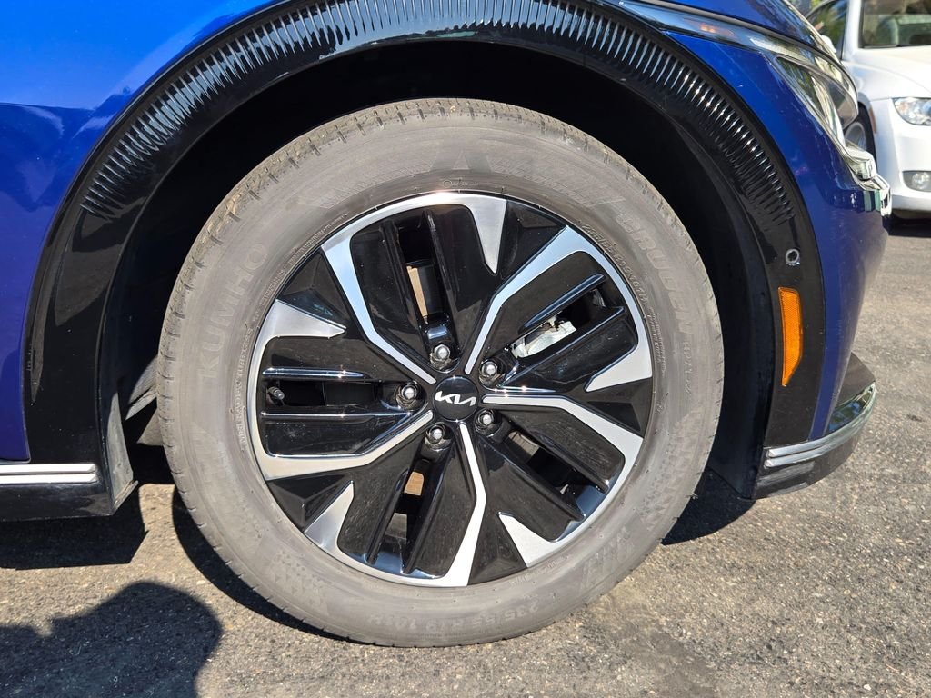 Used 2023 Blue Kia Wind image 9