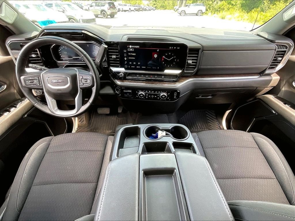 Used 2025 Summit White GMC Elevation image 20
