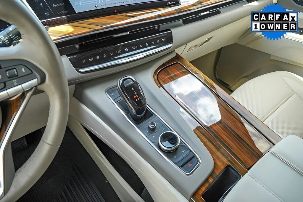 Used 2024 White Cadillac Sport Platinum image 24
