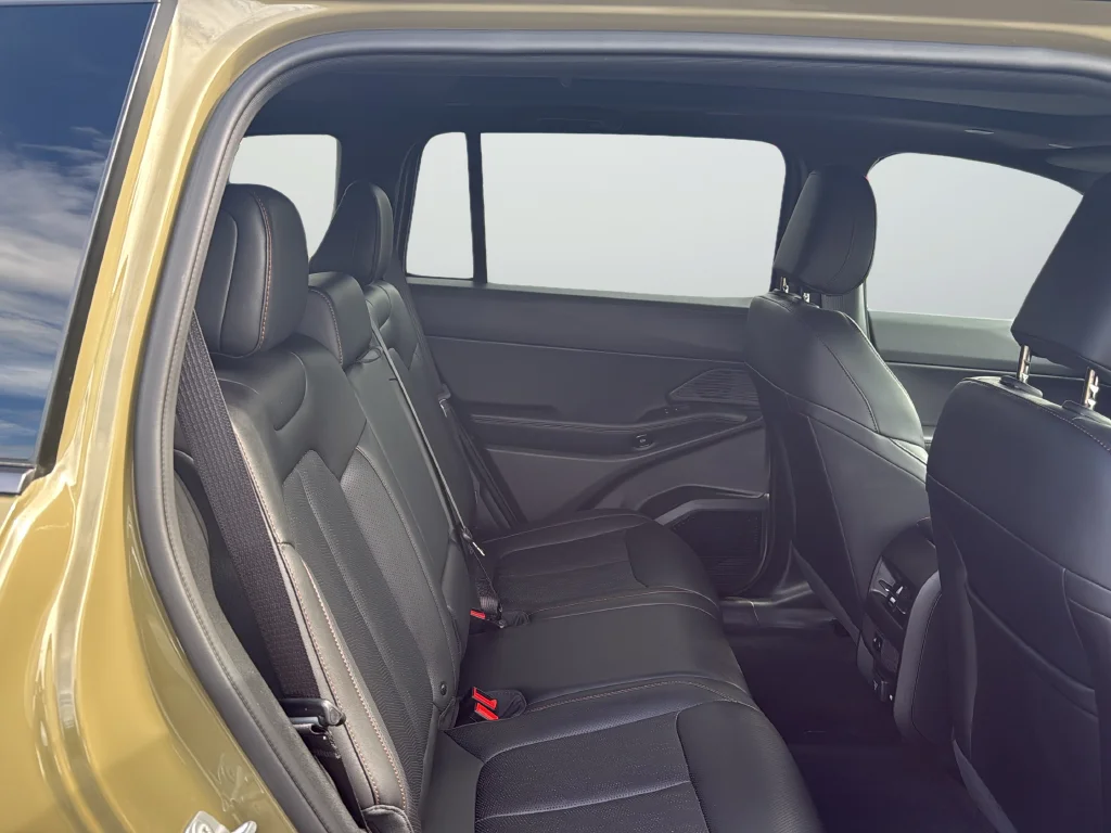 Used 2026 Green Jeep Overland image 37