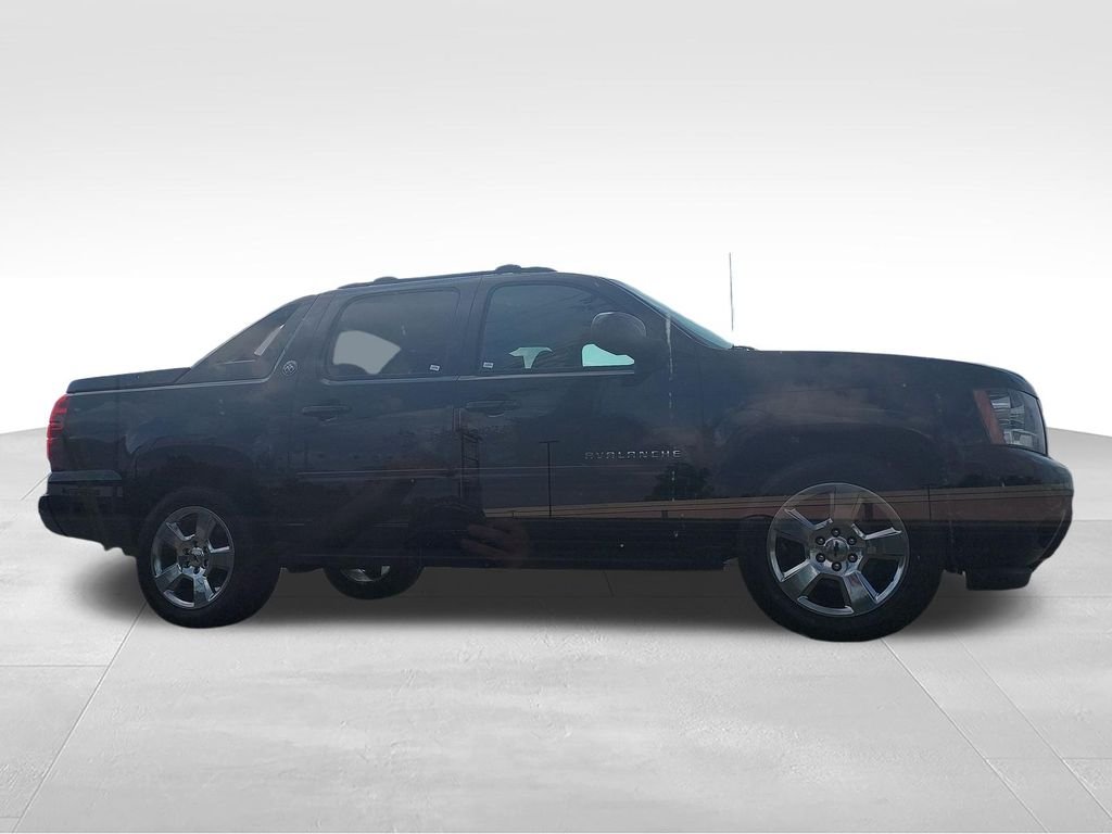 Used 2013 Black Chevrolet LS image 6
