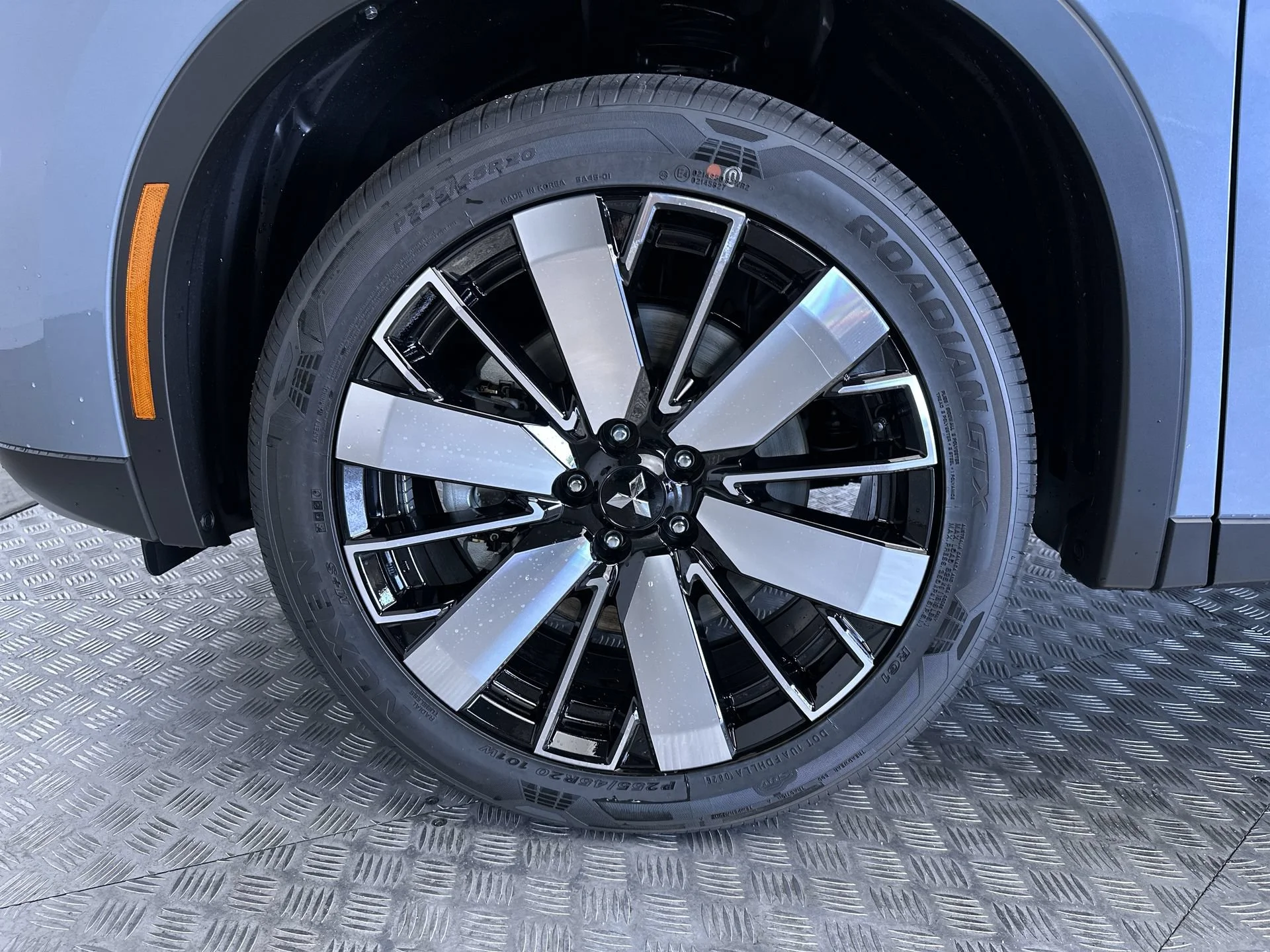 New 2026 Moonstone Gray Metallic Mitsubishi SE image 27
