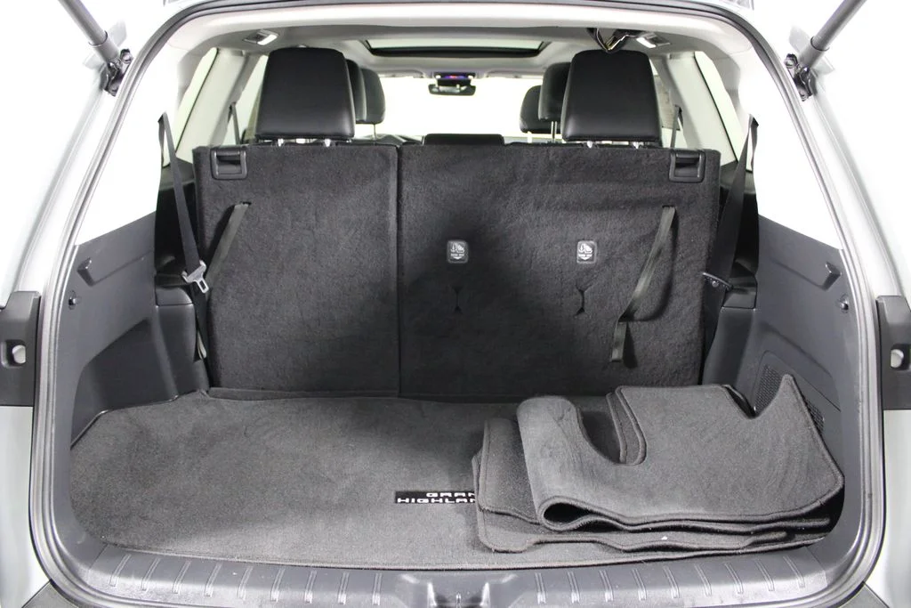 Used 2024 Silver Toyota XLE image 15