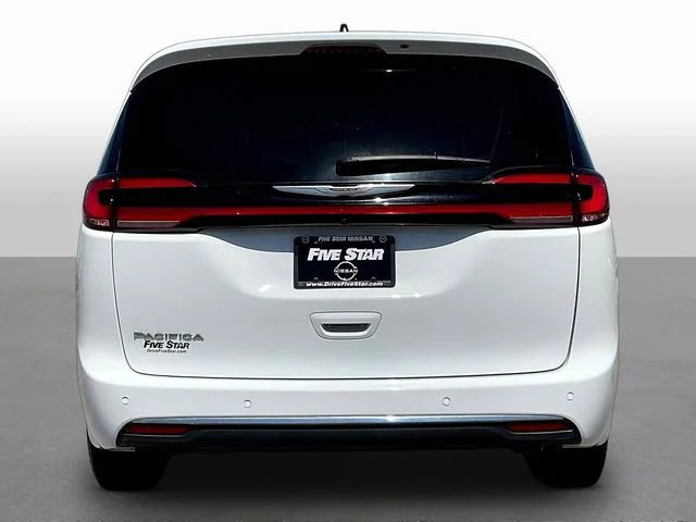 Used 2024 White Chrysler Touring L image 6