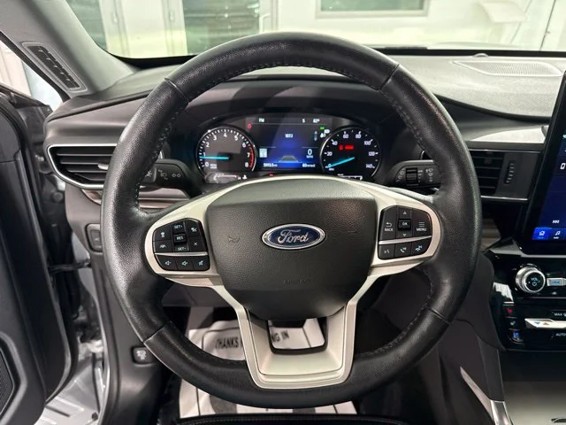 Used 2023 Silver Ford Limited image 27