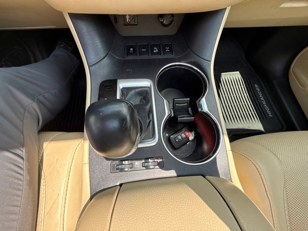 Used 2016 Blizzard Pearl Toyota Limited Platinum V6 image 37
