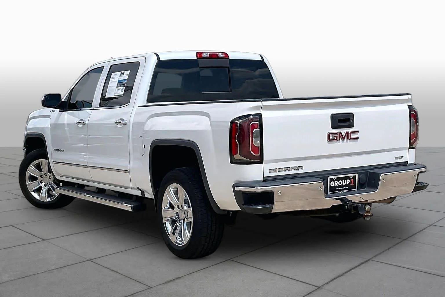 Used 2018 White Frost Tricoat GMC SLT image 12