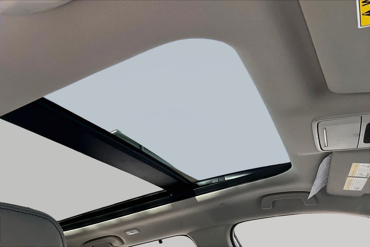 Used 2025 Platinum White Pearl Honda Touring image 14
