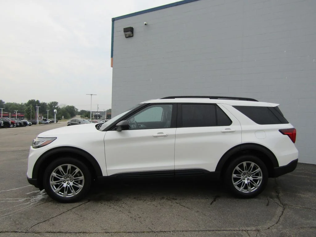 New 2026 Star White Metallic Tri-Coat Ford Active image 8