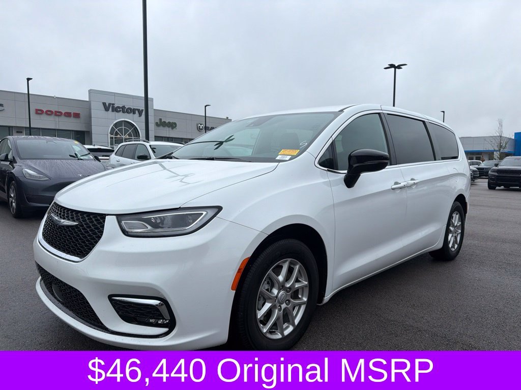 2026 Chrysler Pacifica Select