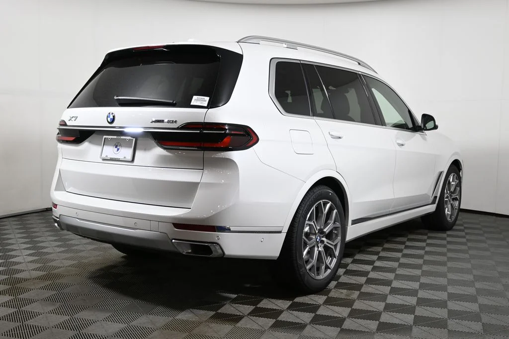 Used 2027 White BMW xDrive40i image 7
