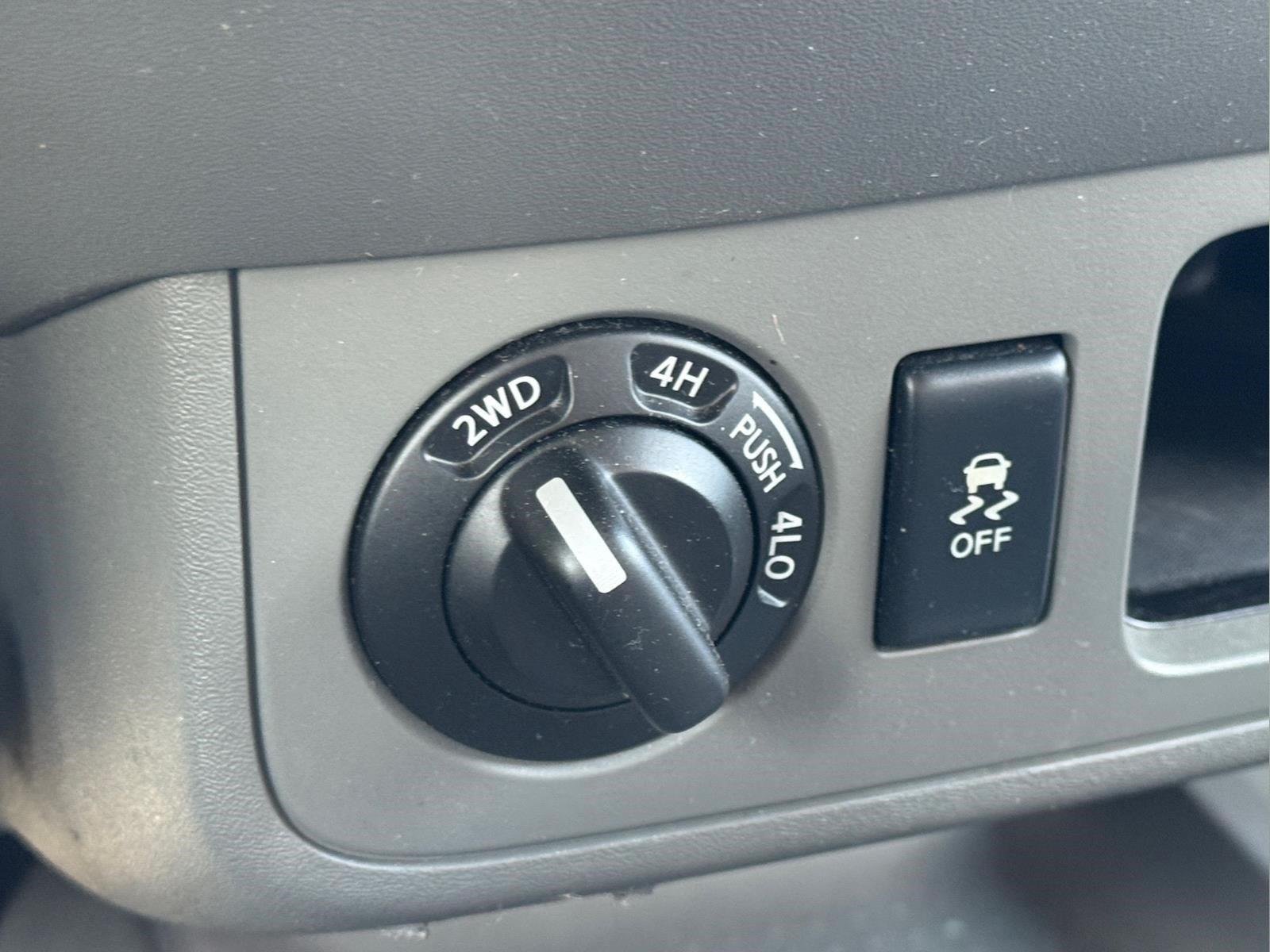Used 2018 Magnetic Black Nissan SV V6 image 24