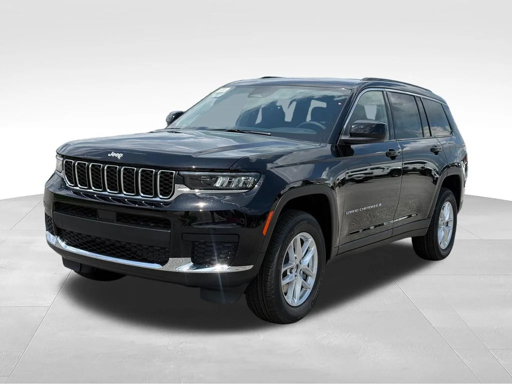 New 2026 Diamond Black Crystal Pearl-Coat Exterior Paint Jeep Laredo image 1