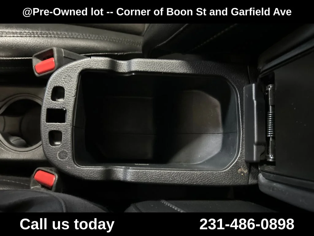 Used 2020 Red Jeep Latitude image 25
