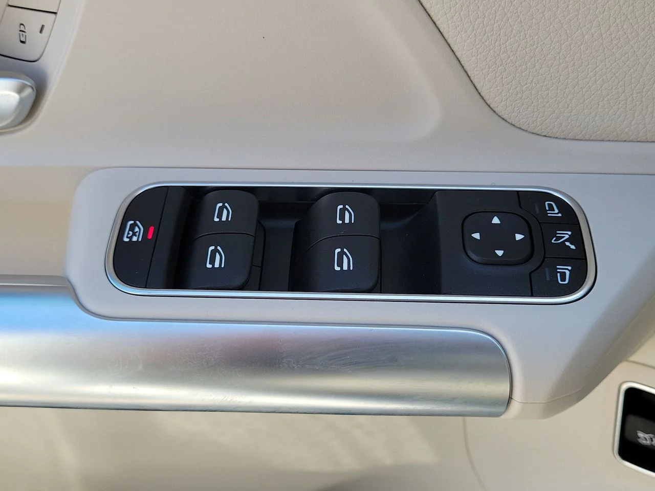 Certified Used 2026 White Mercedes-Benz GLA 250 image 27