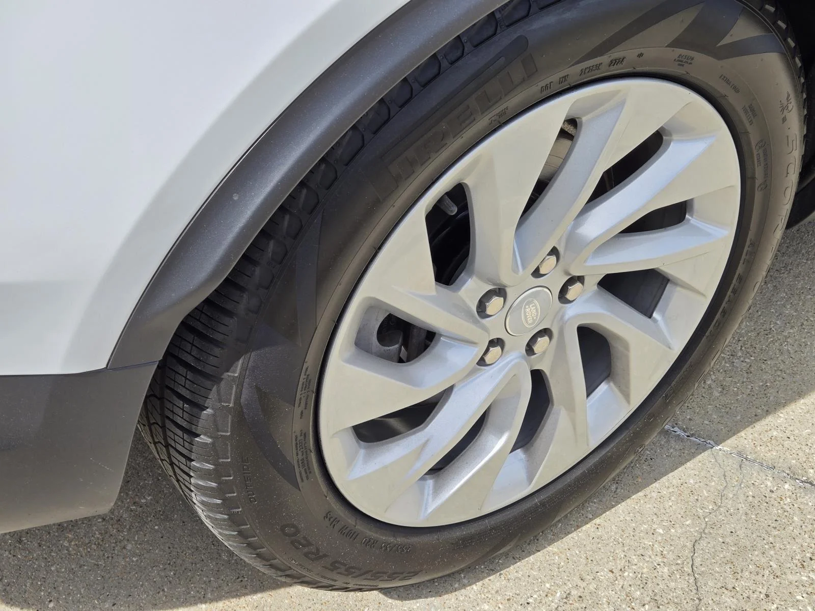 Certified Used 2025 Fuji White Land Rover S image 9