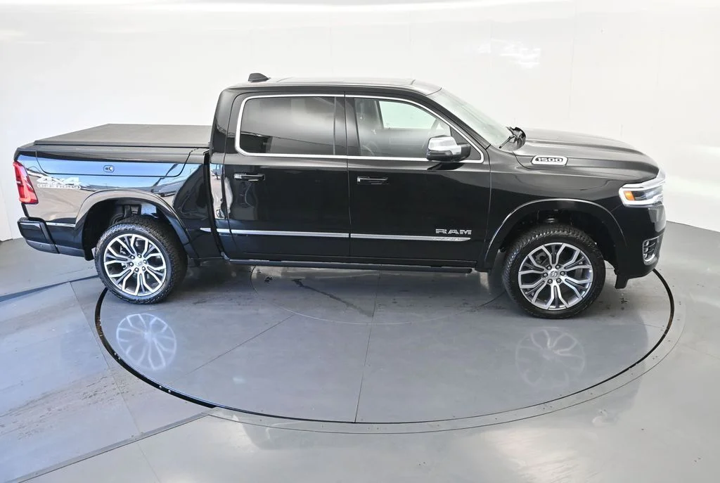 New 2026 Diamond Black Crystal Pearl-Coat Exterior Paint RAM Tungsten image 25