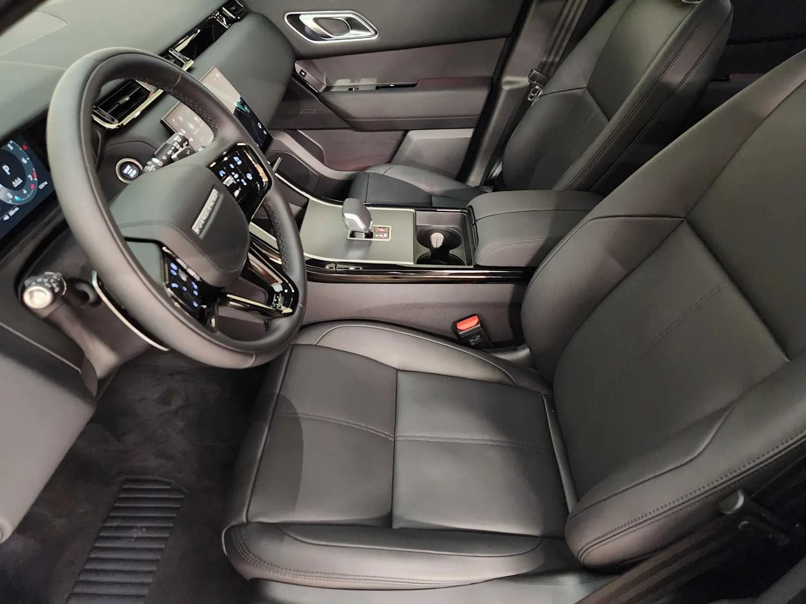New 2026 Santorini Black Metallic Land Rover S image 24