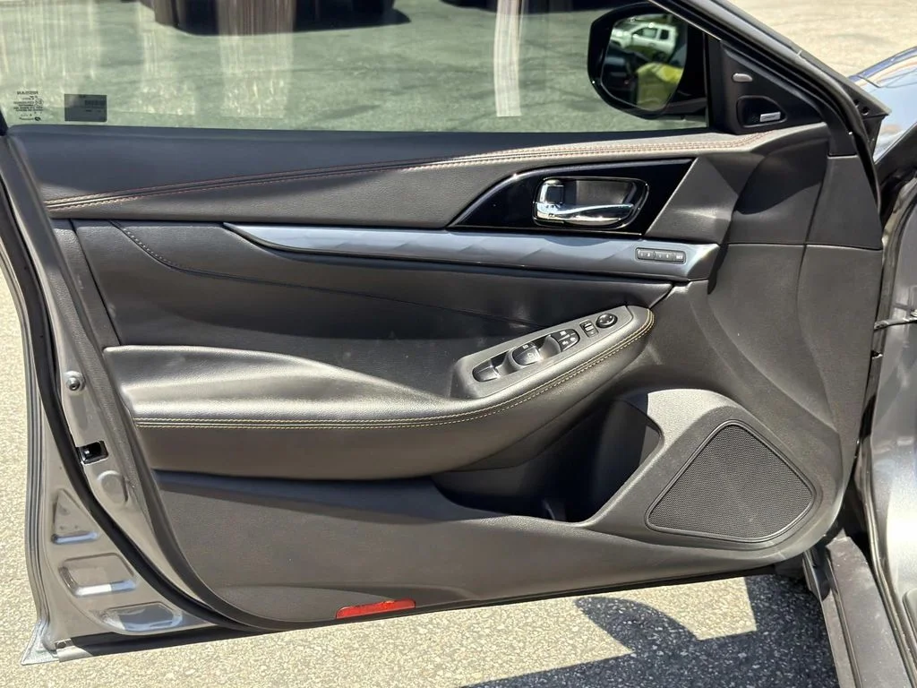 Certified Used 2020 GUN METALLIC Nissan SR image 21