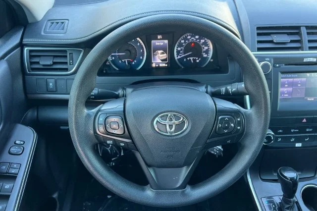 Used 2016 Silver Toyota LE image 16