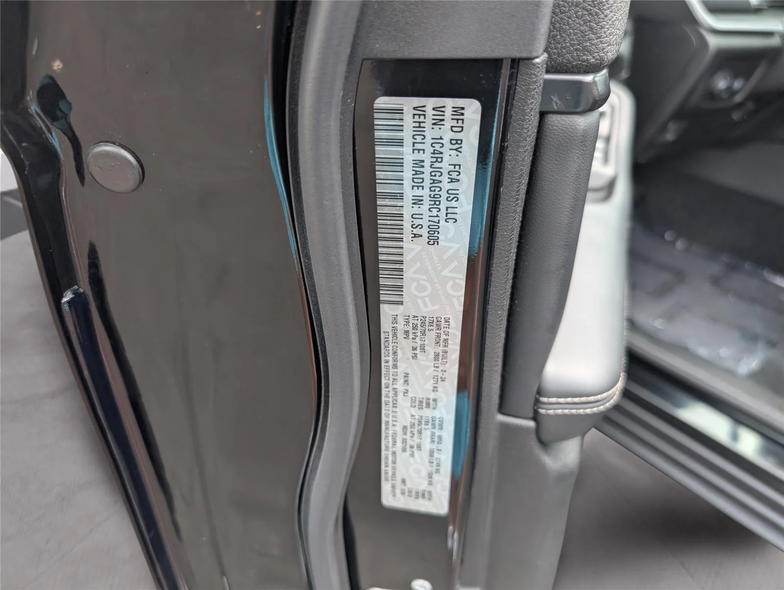 Used 2024 Diamond Black Crystal Pearlcoat Jeep Laredo image 40