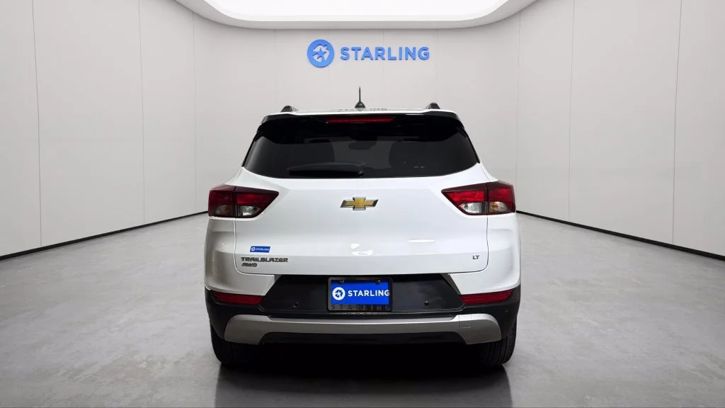 Used 2021 SUMMIT WHITE Chevrolet LT image 7