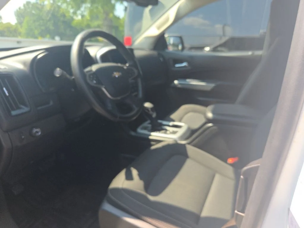 Used 2022 White Chevrolet LT image 3