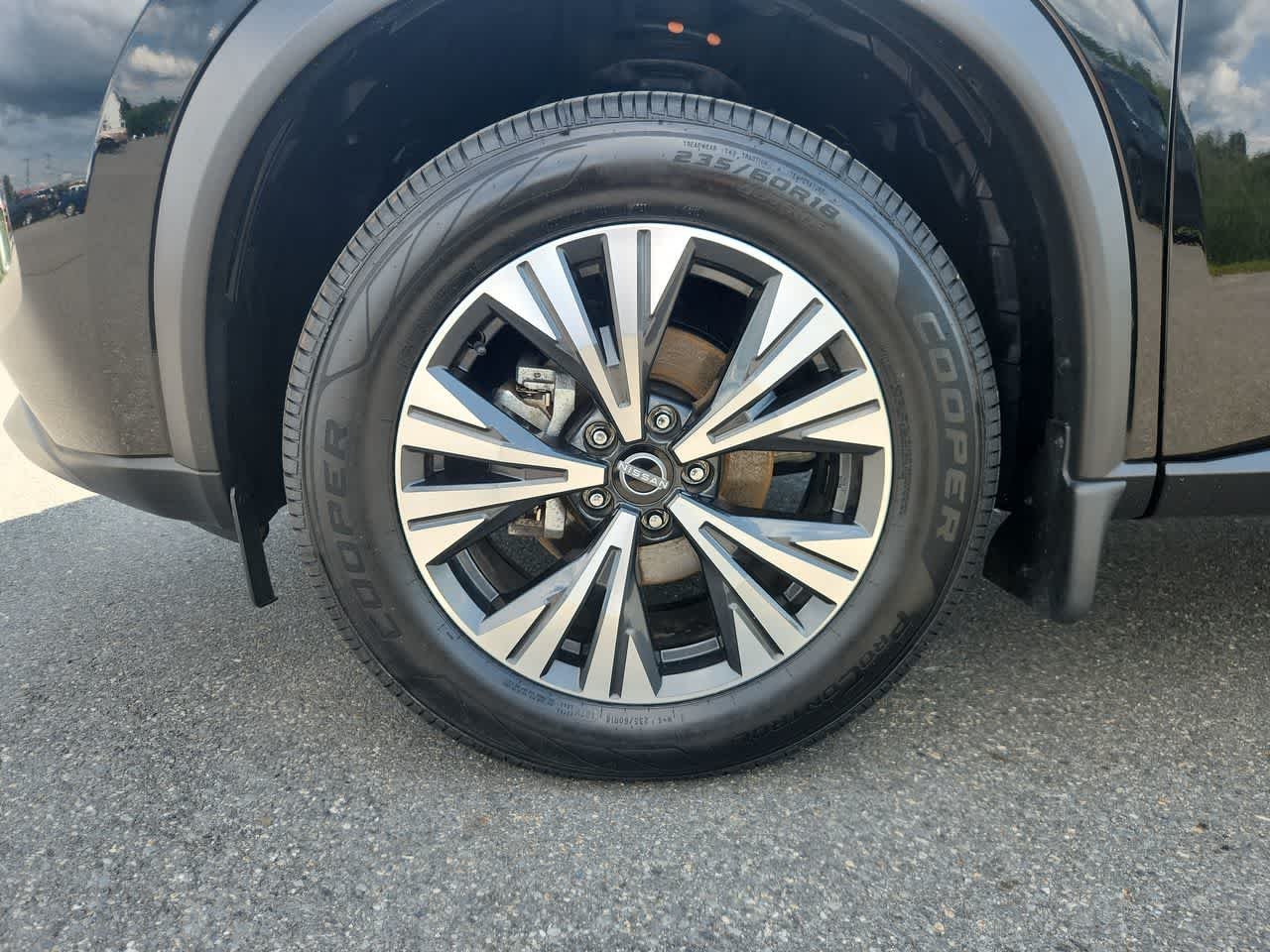 Used 2023  Nissan SV image 10