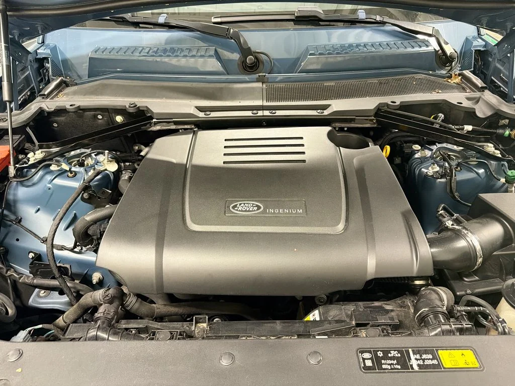 Used 2020 Tasman Blue Metallic Land Rover S image 29
