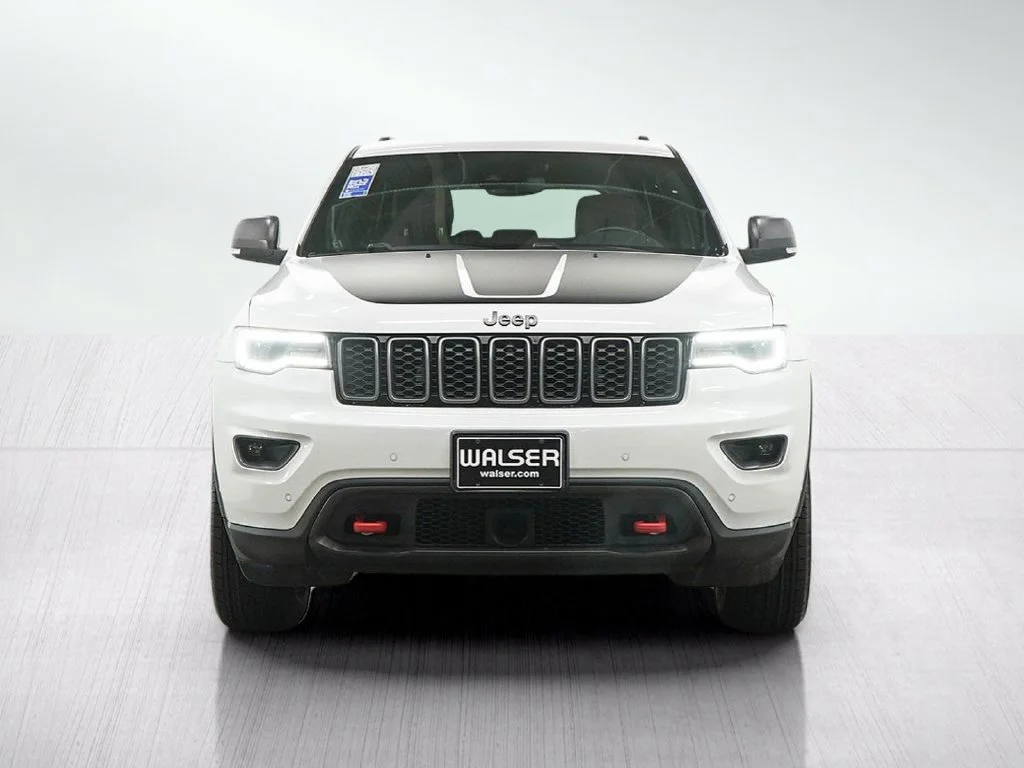 Used 2018 Bright White Clearcoat Jeep Trailhawk image 10