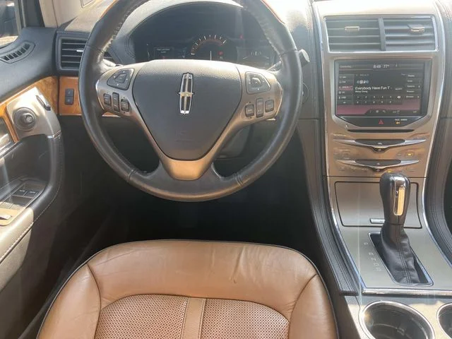Used 2015 Brown Lincoln Base image 12