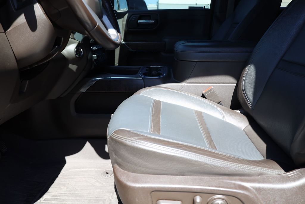Used 2020 White Frost Tricoat GMC Denali image 11