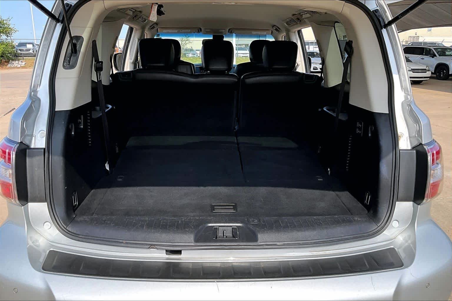 Used 2017 Brilliant Silver Nissan SL image 31