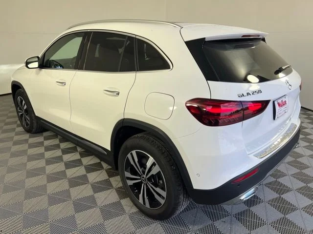 New 2026 Polar White Mercedes-Benz GLA 250 image 48