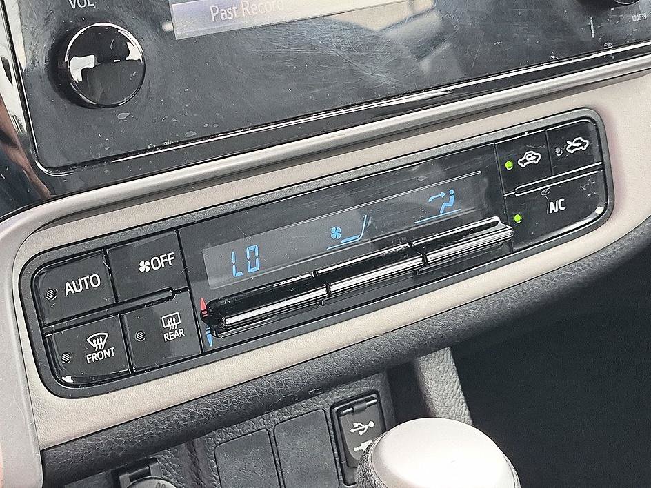 Used 2018  Toyota L image 24