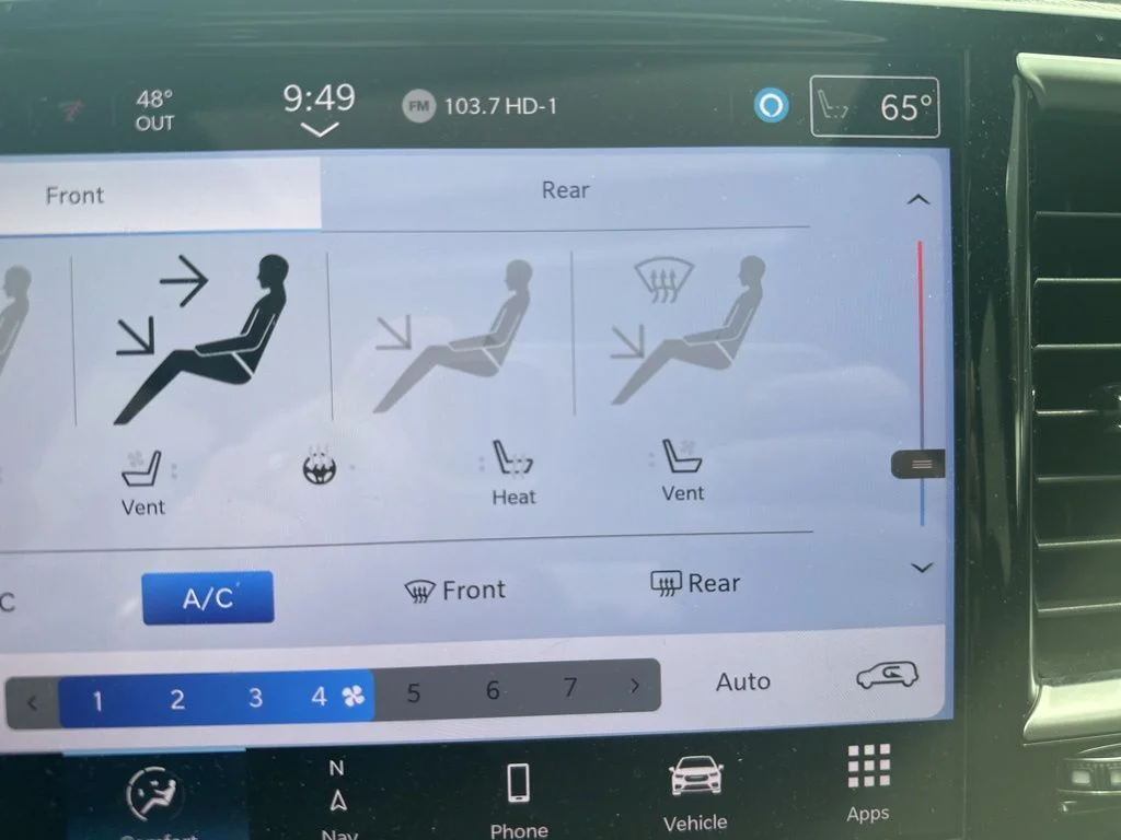 Used 2025 White Chrysler Limited image 19