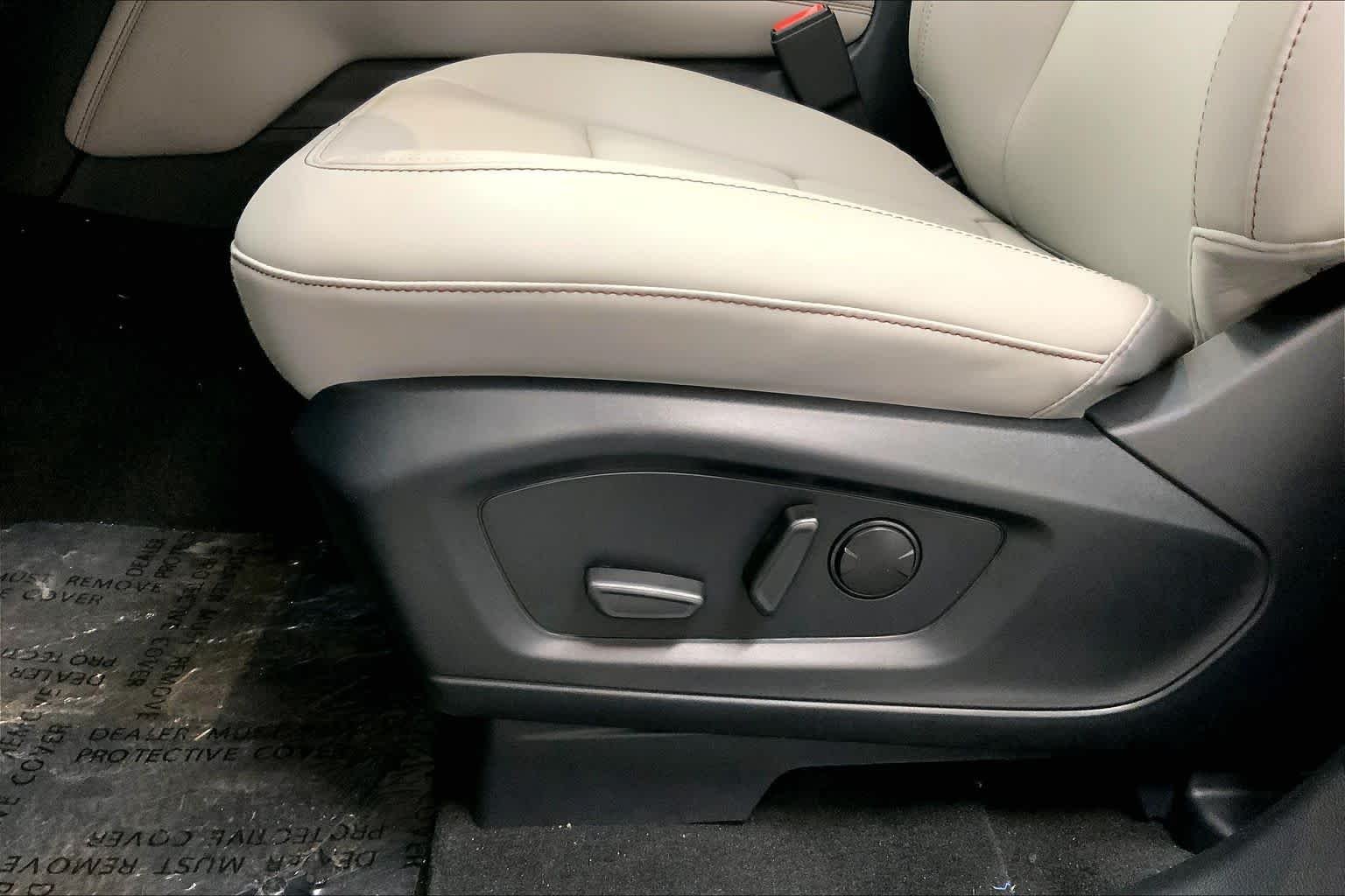 New 2026 Space White Metallic Ford Active image 19