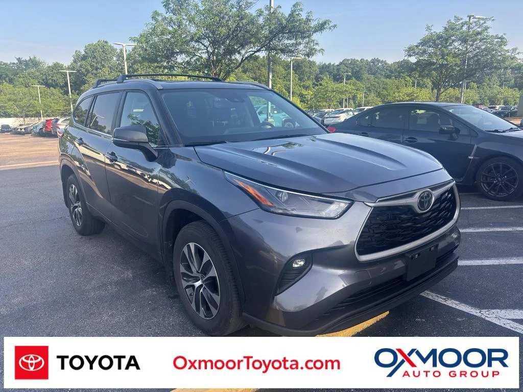 Used 2023 Gray Toyota  image 1
