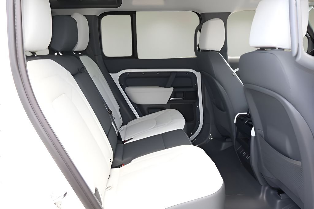 New 2026 Fuji White Land Rover X-Dynamic SE image 16