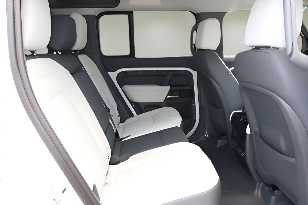 New 2026 Fuji White Land Rover X-Dynamic SE image 16