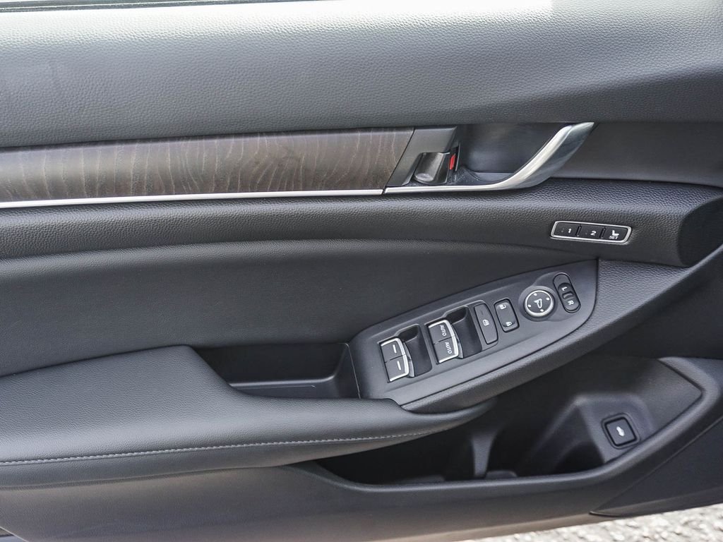 Used 2022  Honda Touring image 18