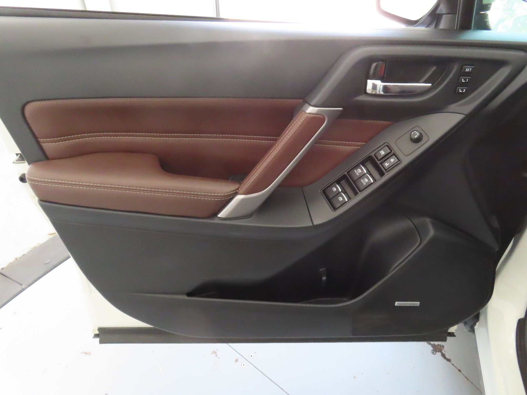 Used 2017 White Subaru 2.5i Touring image 10