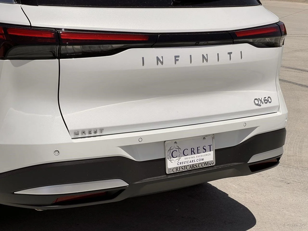 New 2027 RADIANT WHITE INFINITI Luxe FWD image 6