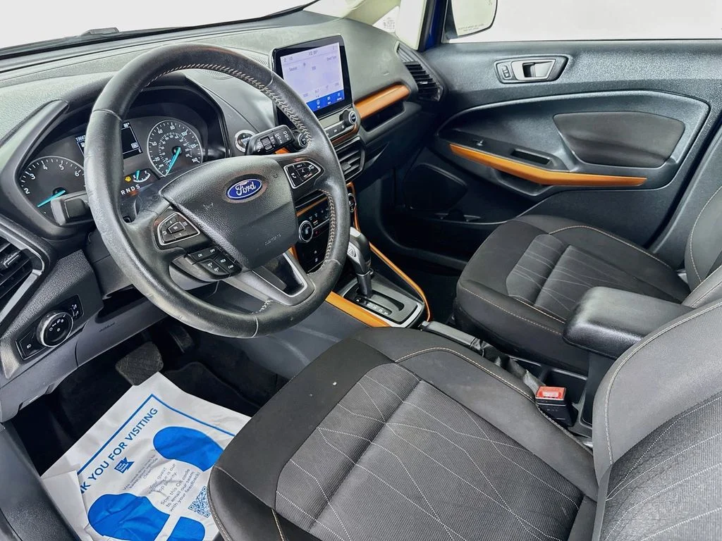 Used 2021 Lightning Blue Metallic Ford SE image 10