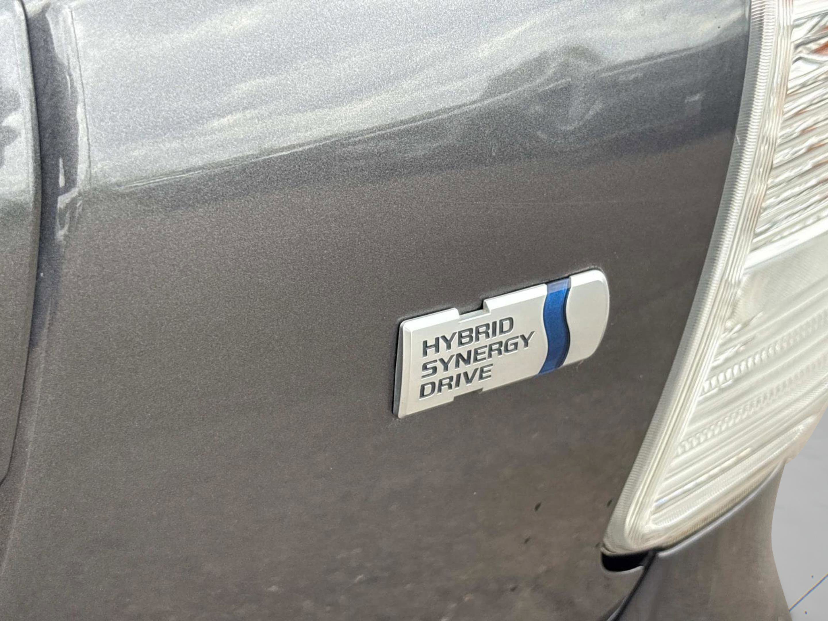 2016 Toyota Prius v Five - Photo 12