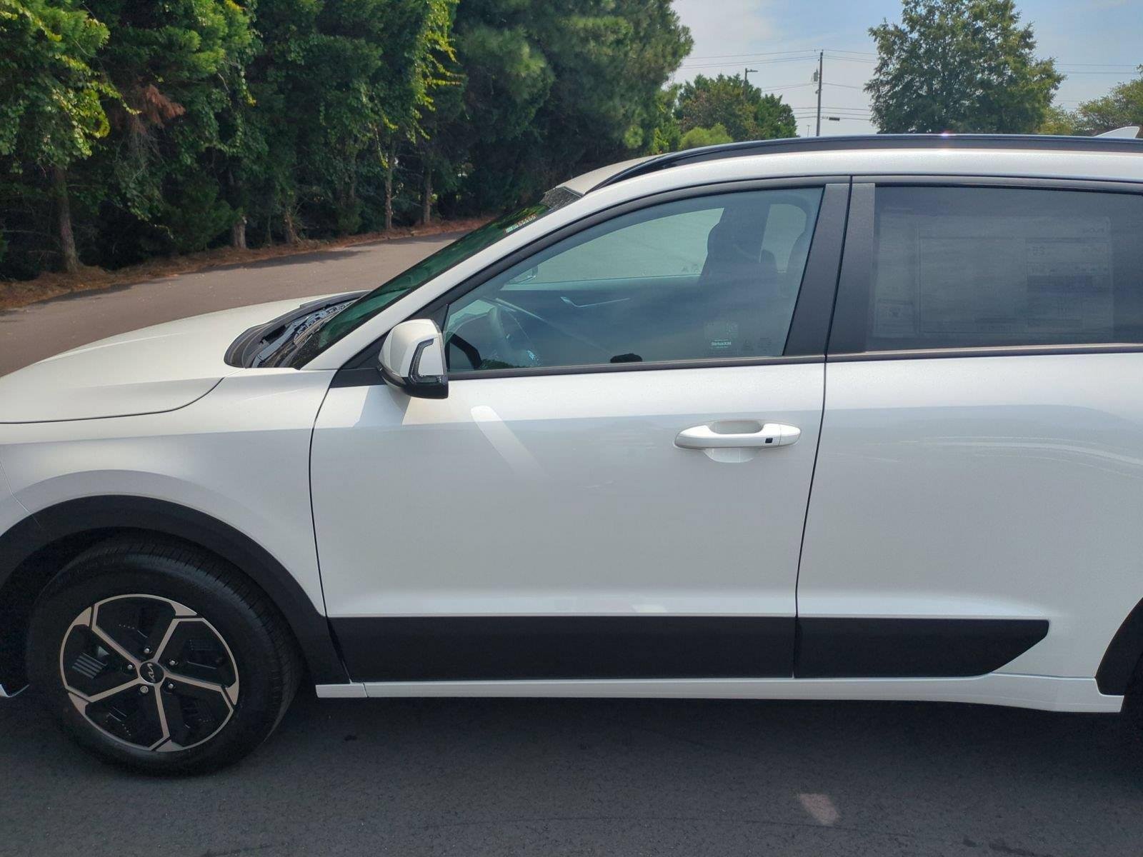 New 2026 Snow White Pearl Kia EX image 15