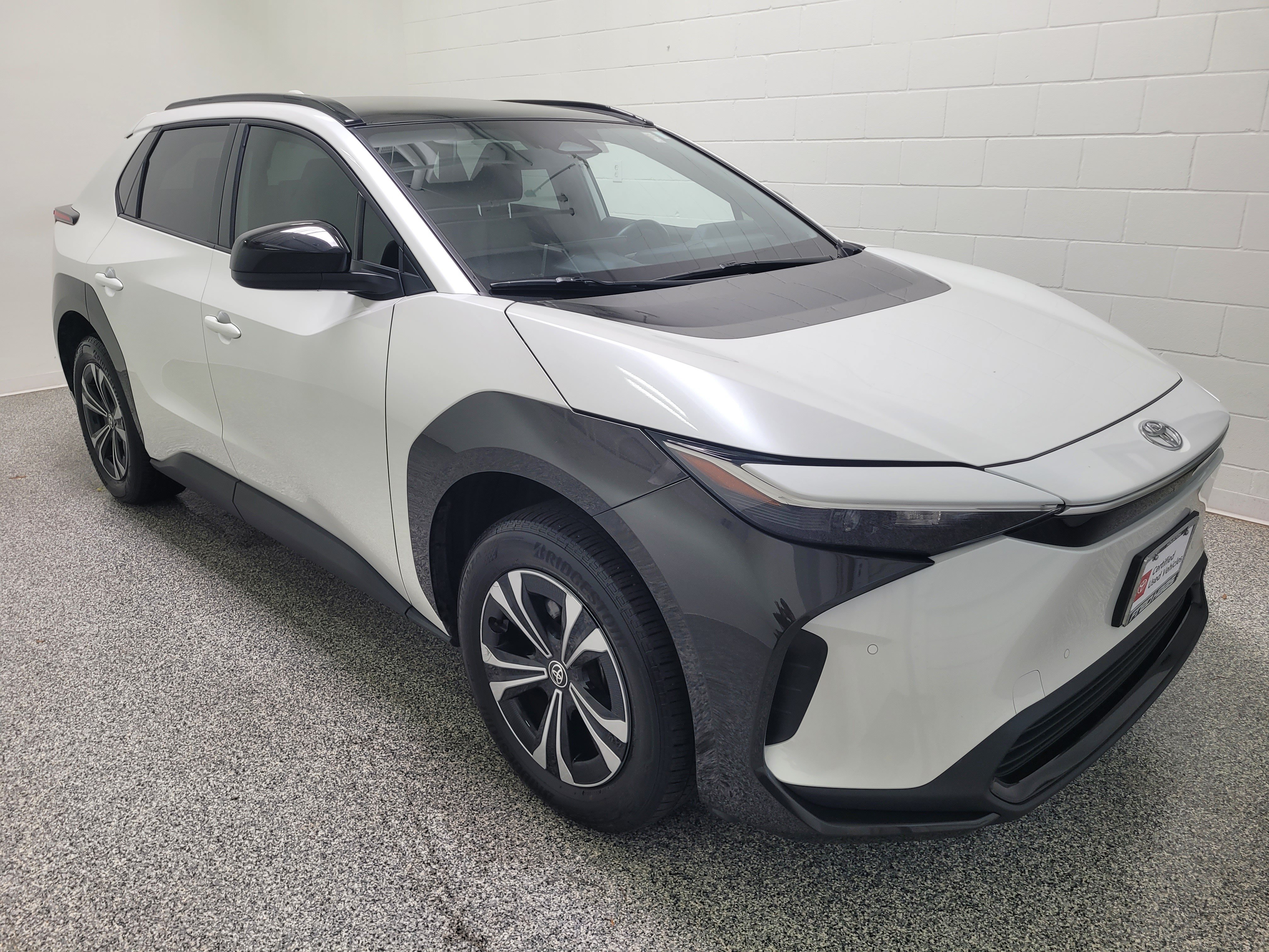 Certified Used 2024 White Toyota  image 3