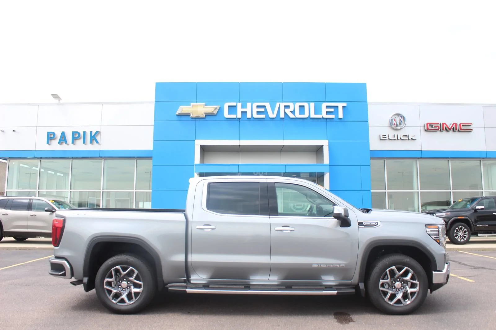 2026 GMC Sierra 4WD Crew Cab Short Box SLT's photo